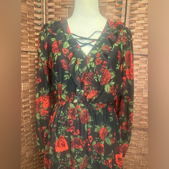 Luna Dress Black Red Floral Roses Medium Polyester Ruffle Neckline Knee Length - Picture 3 of 10